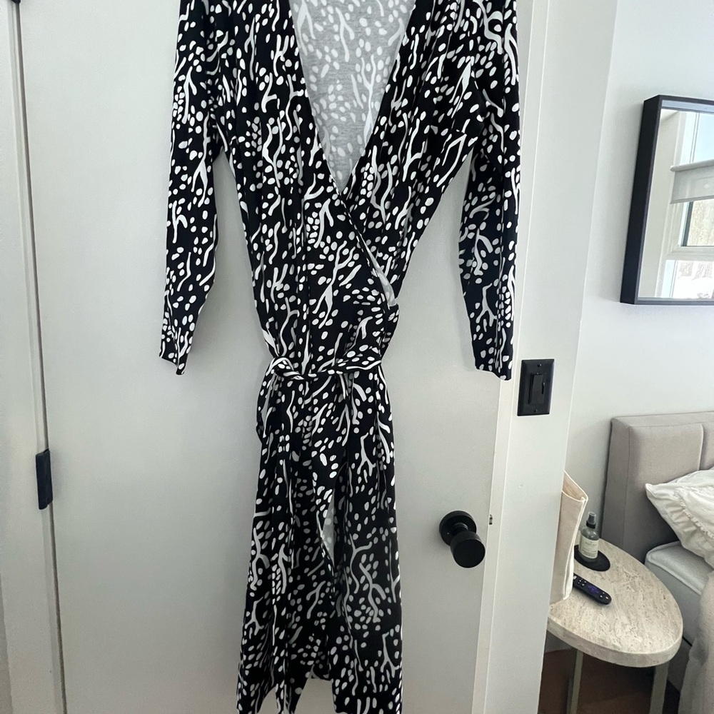 Diane Von Furstenberg Black and White Long Sleeve Dress